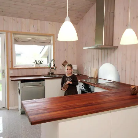 Four-bedroom Holiday In 別荘 *